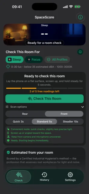 SpaceScore scan options set to the front camera and a standard five-second reading, with guidance on holding the phone steady